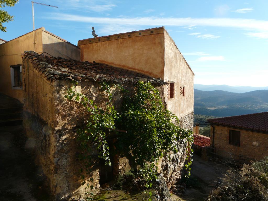 דירות Cabañas del Castillo El Nido De La Collalba מראה חיצוני תמונה